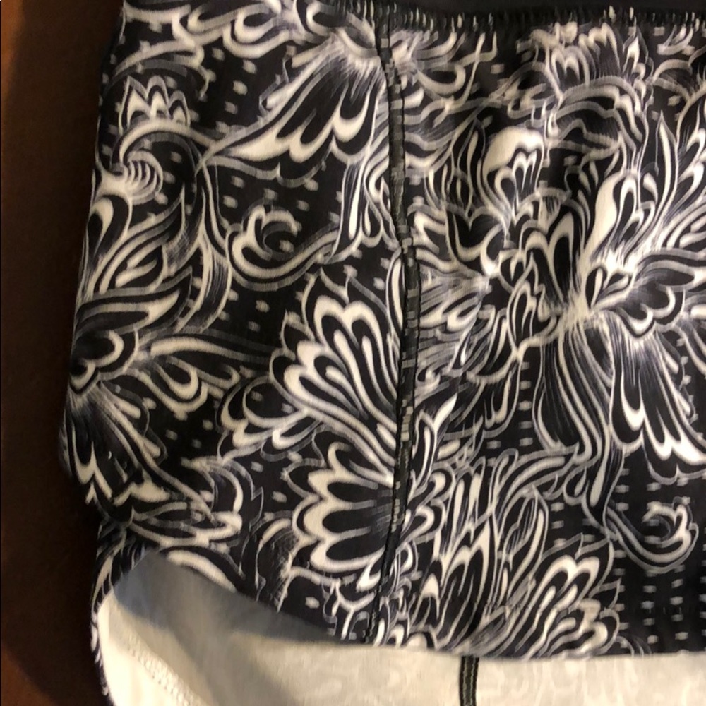 Lululemon Speed Up Short - Solid Black Waist Band - Picture 2 of 8